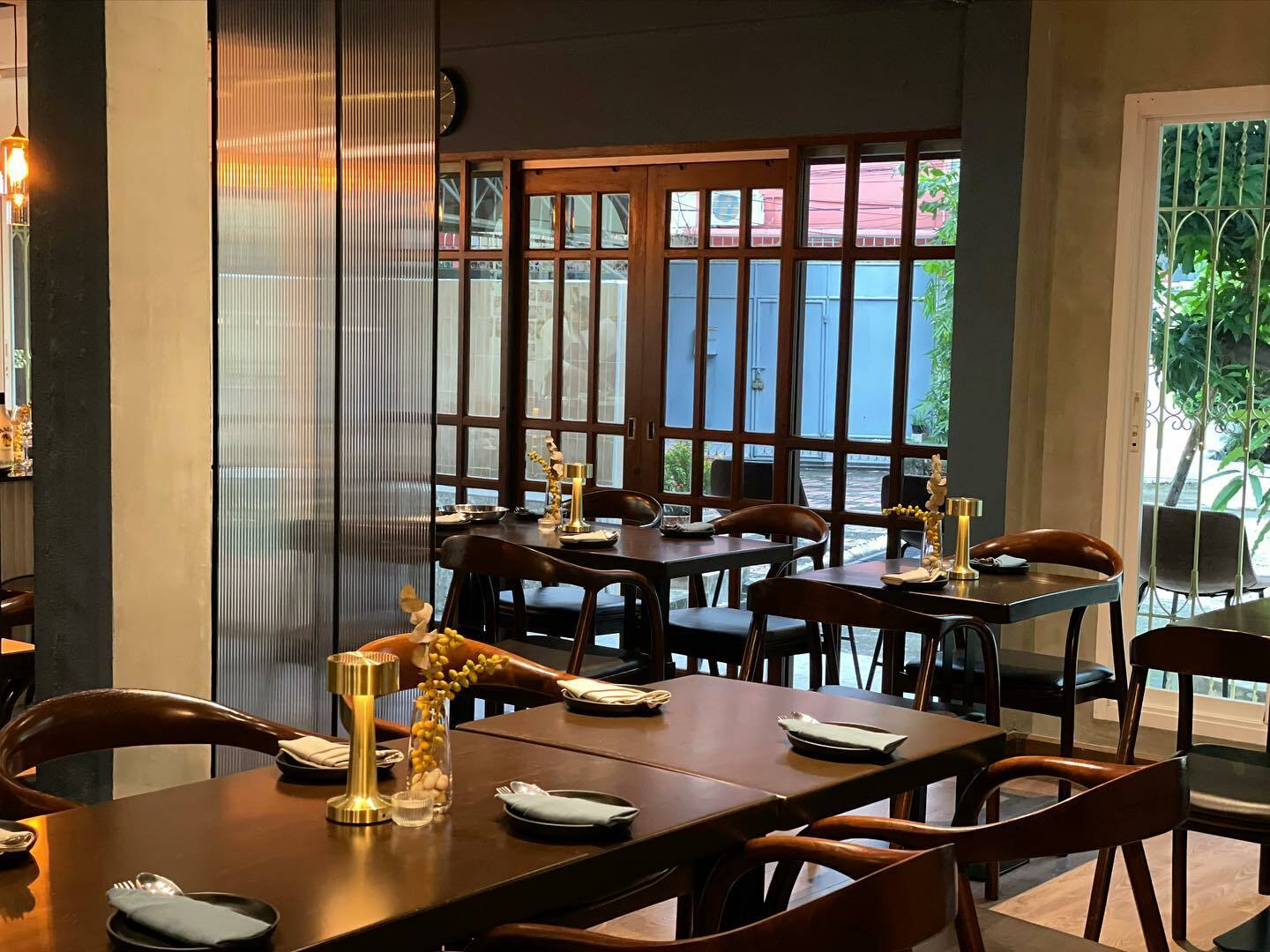 tense-restaurants-in-khlong-san-bangkok