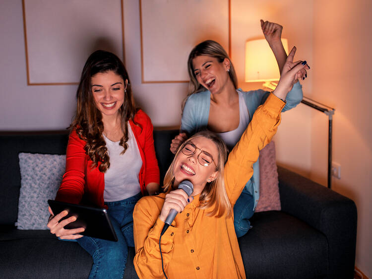Les 37 millors cançons de karaoke per muntar una festa a casa Les 37 millors cançons de karaoke per muntar una festa a casa