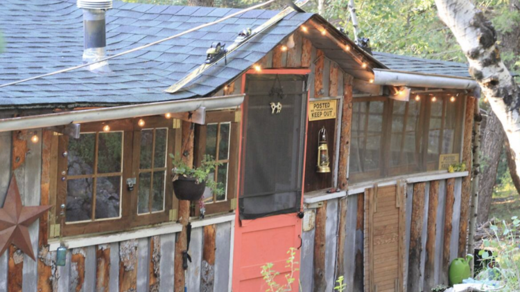 The vintage mountain cabin in Evergreen