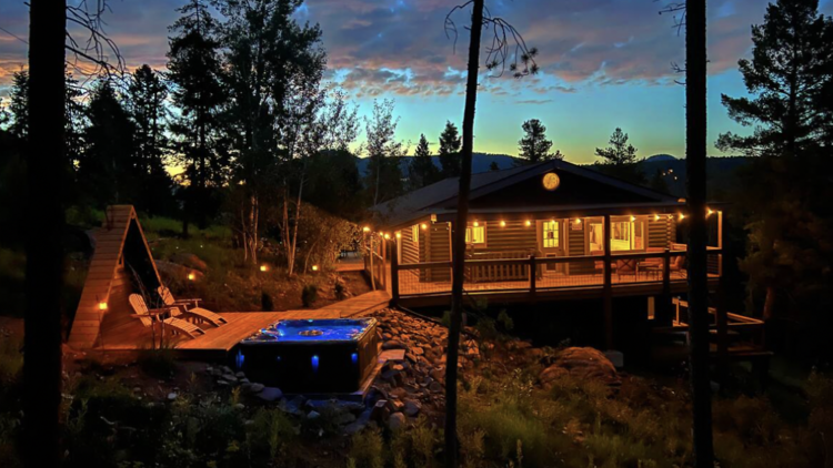 The bird-watching log cabin in Conifer