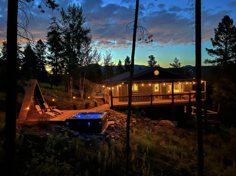 The bird-watching log cabin in Conifer