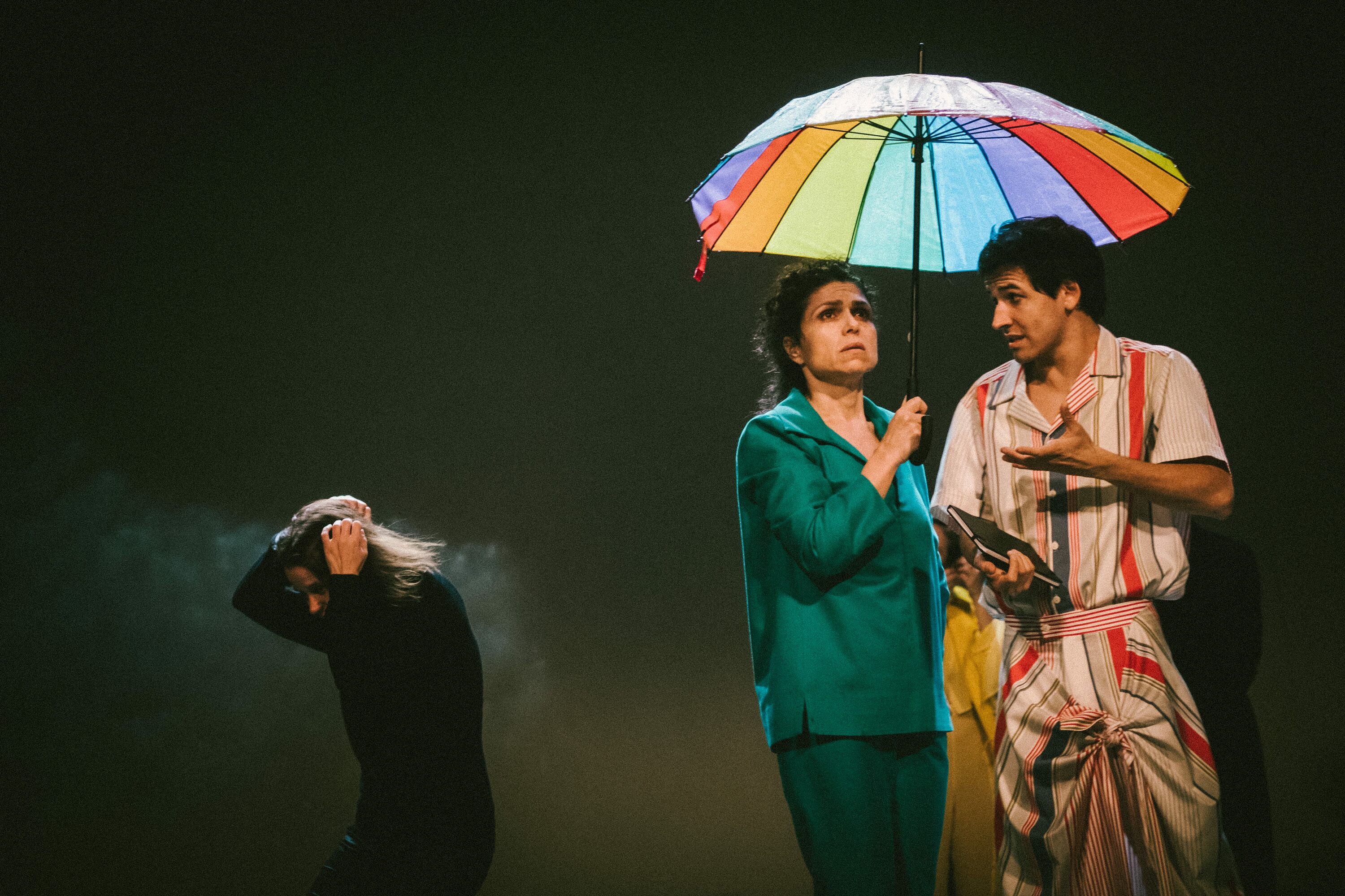 “Transfake!” Protesto interrompe peça no São Luiz e leva a ... - Time Out Lisboa