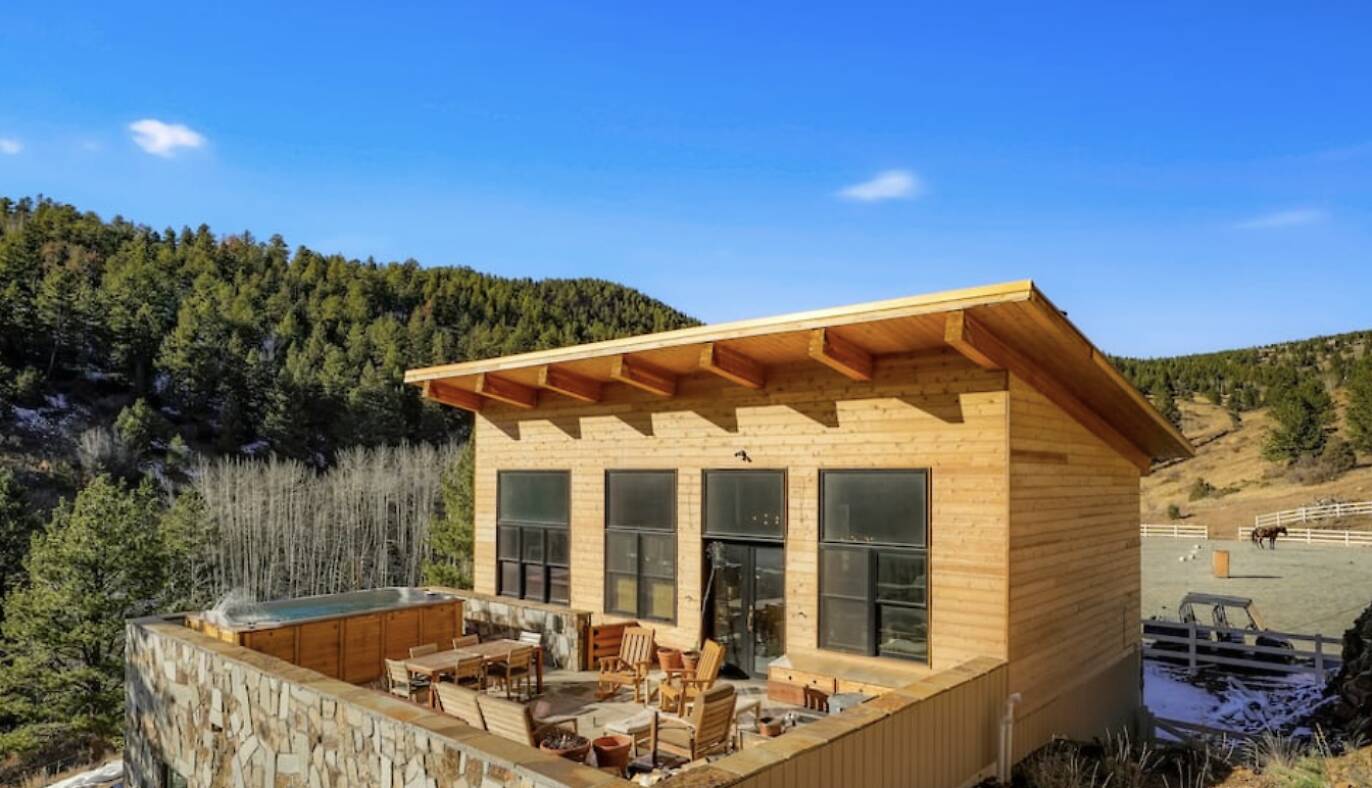 18 Best Colorado Airbnbs As Told By A Local Travel Writer