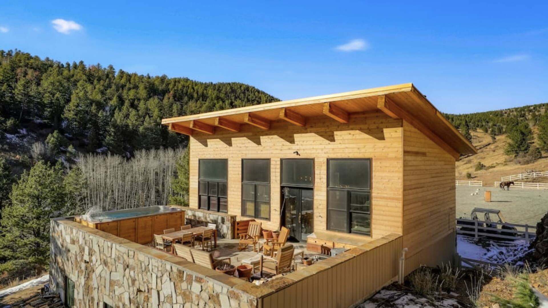 18 Best Colorado Airbnbs As Told By A Local Travel Writer