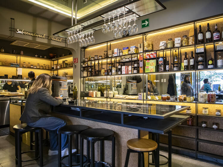 Un recorrido por las barras de bar más elegantes del mundo