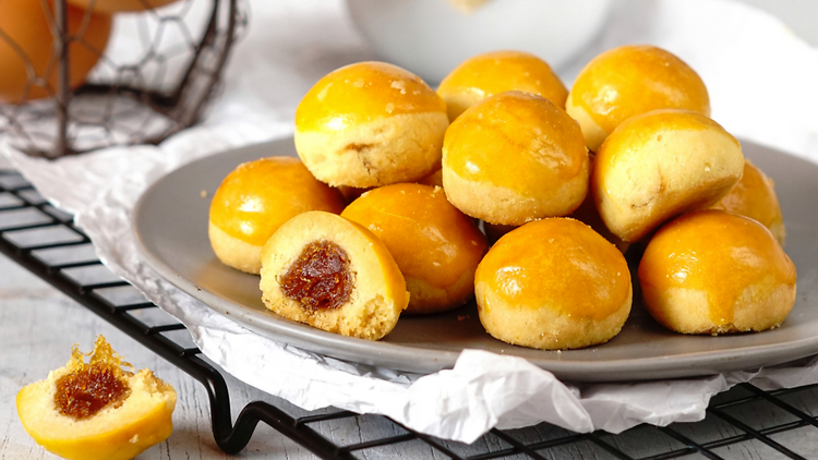 1. Indulge in pineapple tarts for good fortune 1. Indulge in pineapple tarts for good fortune