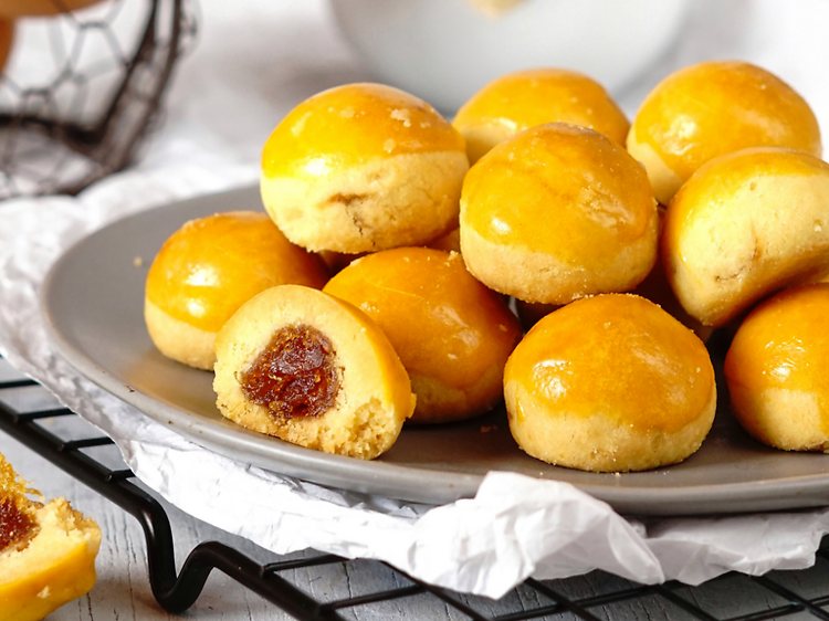 1. Indulge in pineapple tarts for good fortune