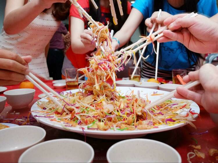 5. Toss a yusheng to “greater heights” for prosperity