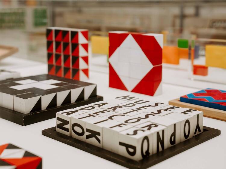 étienne + robial. graphisme & collection, de futuropolis à canal+