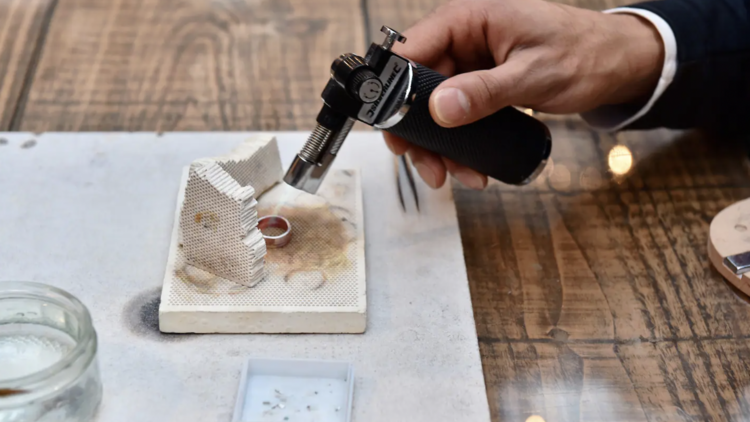 Design your own silver ring with the Ringsmiths at Oxo Tower Wharf