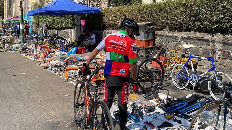 Ciclista en Gran trueque bicicletero de Gustavo A. Madero