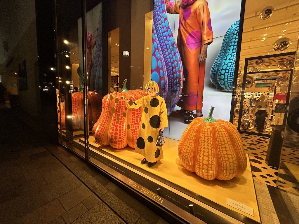 Yayoi Kusama robot Omotesando