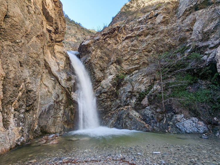 Hike to Eaton Canyon Falls and back in less than an hour