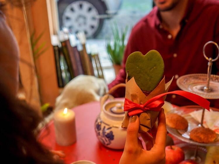 Como encher as mesas do restaurante no Dia dos Namorados