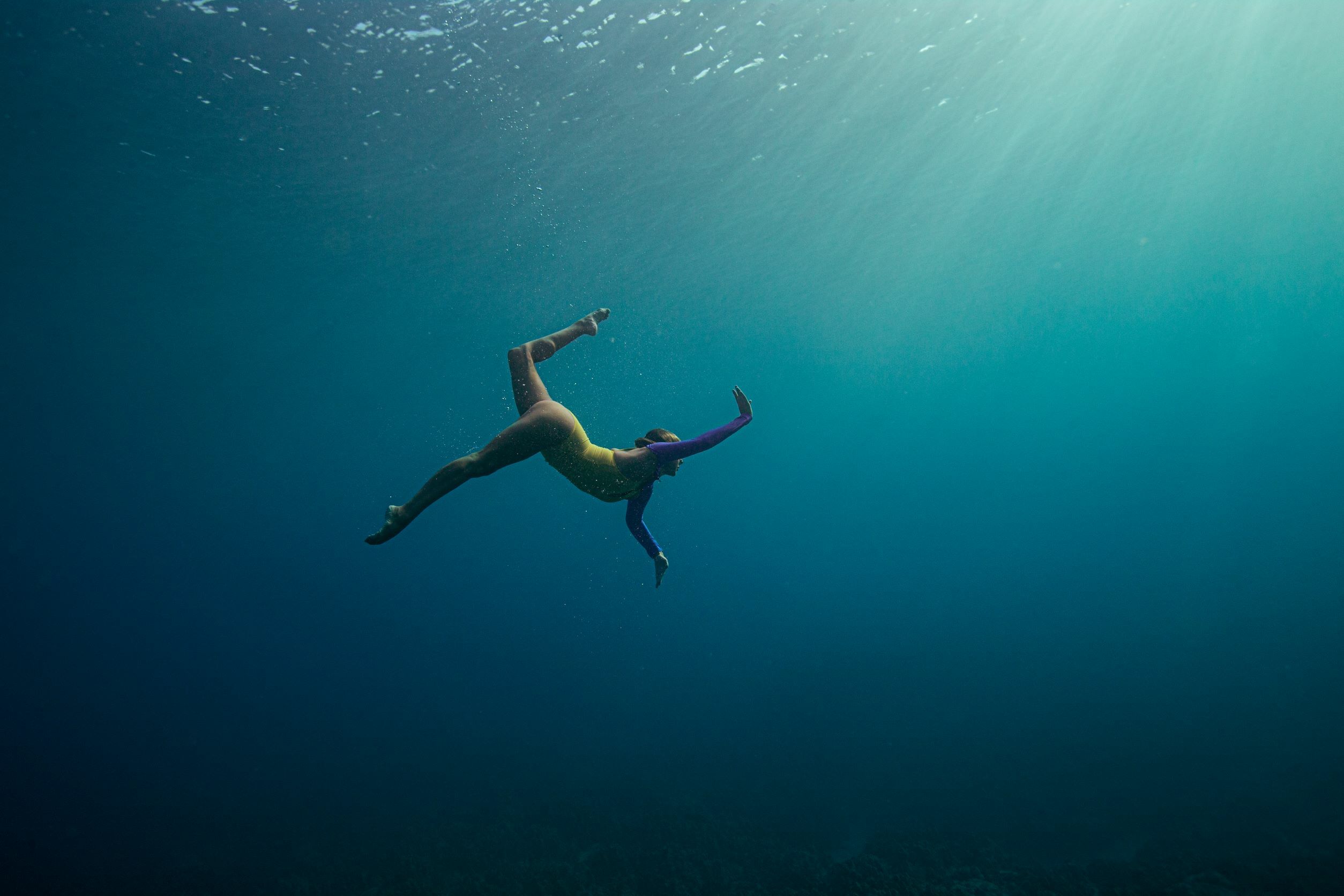 Kristina Makushenko Performs Underwater Ballet In Hawaii's Pauoa Bay