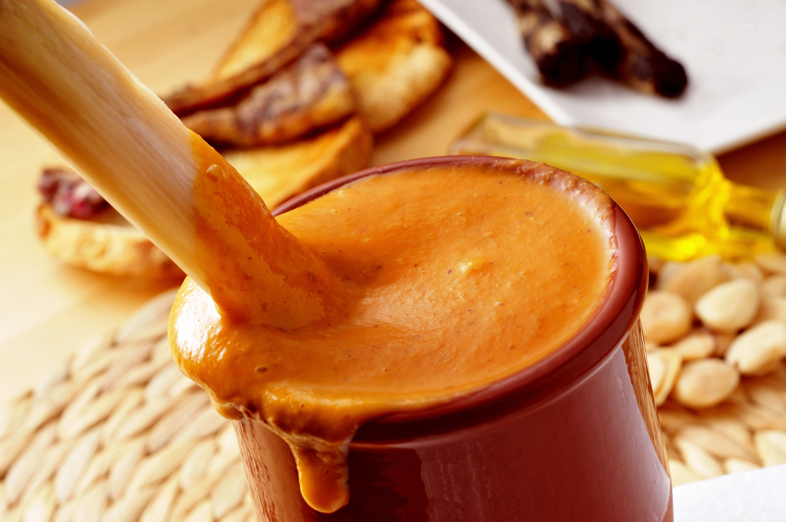 ¿Ahogar el calçot en salsa? ¡Mal!