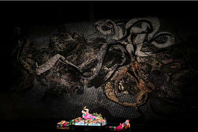 © Magali Dougados, Courtesy teamLab, Daniel Kramer, Grand Théâtre de Genève, and Pace Gallery