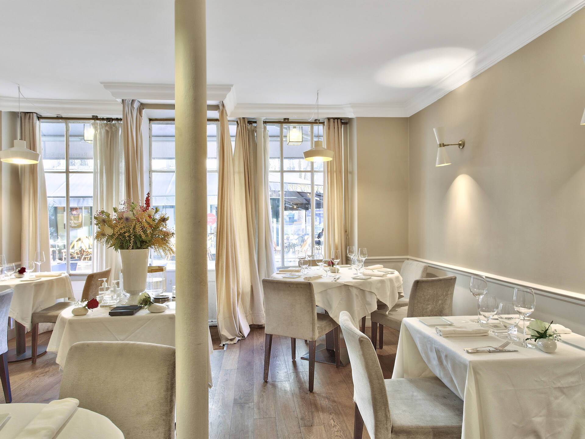10 Most Romantic Restaurants in Paris For 2025, By Local Experts