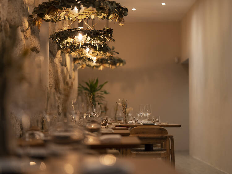 Um jantar à luz das velas e um saxofone ao fundo