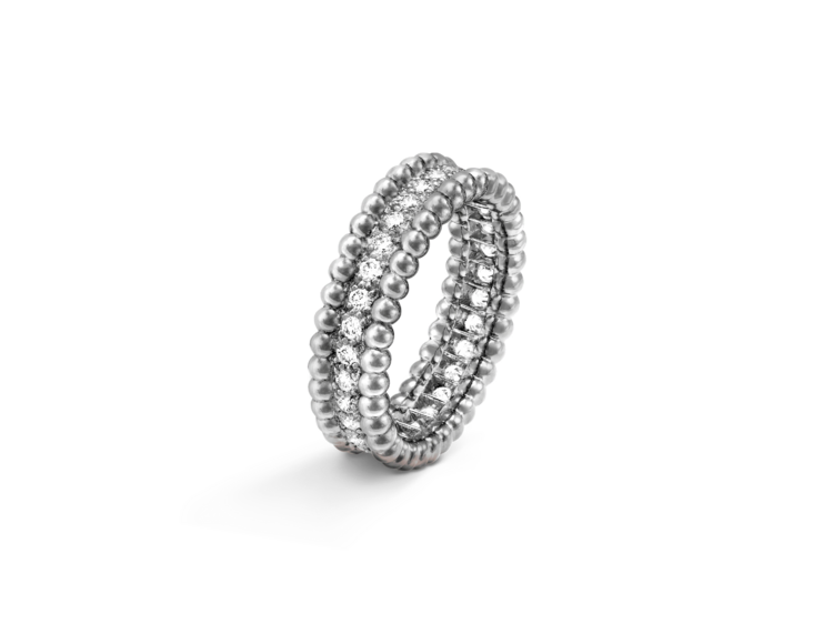Um anel de diamantes