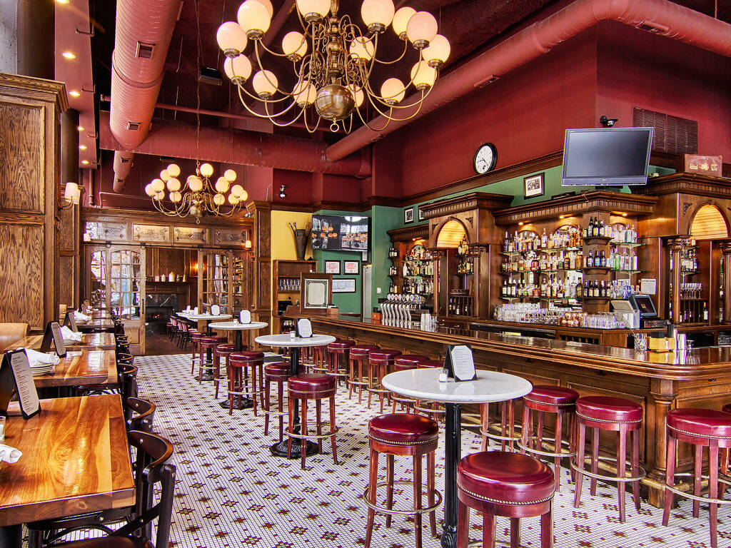22 Best Irish Pubs & Bars in Chicago for Irish Beer and Whiskey