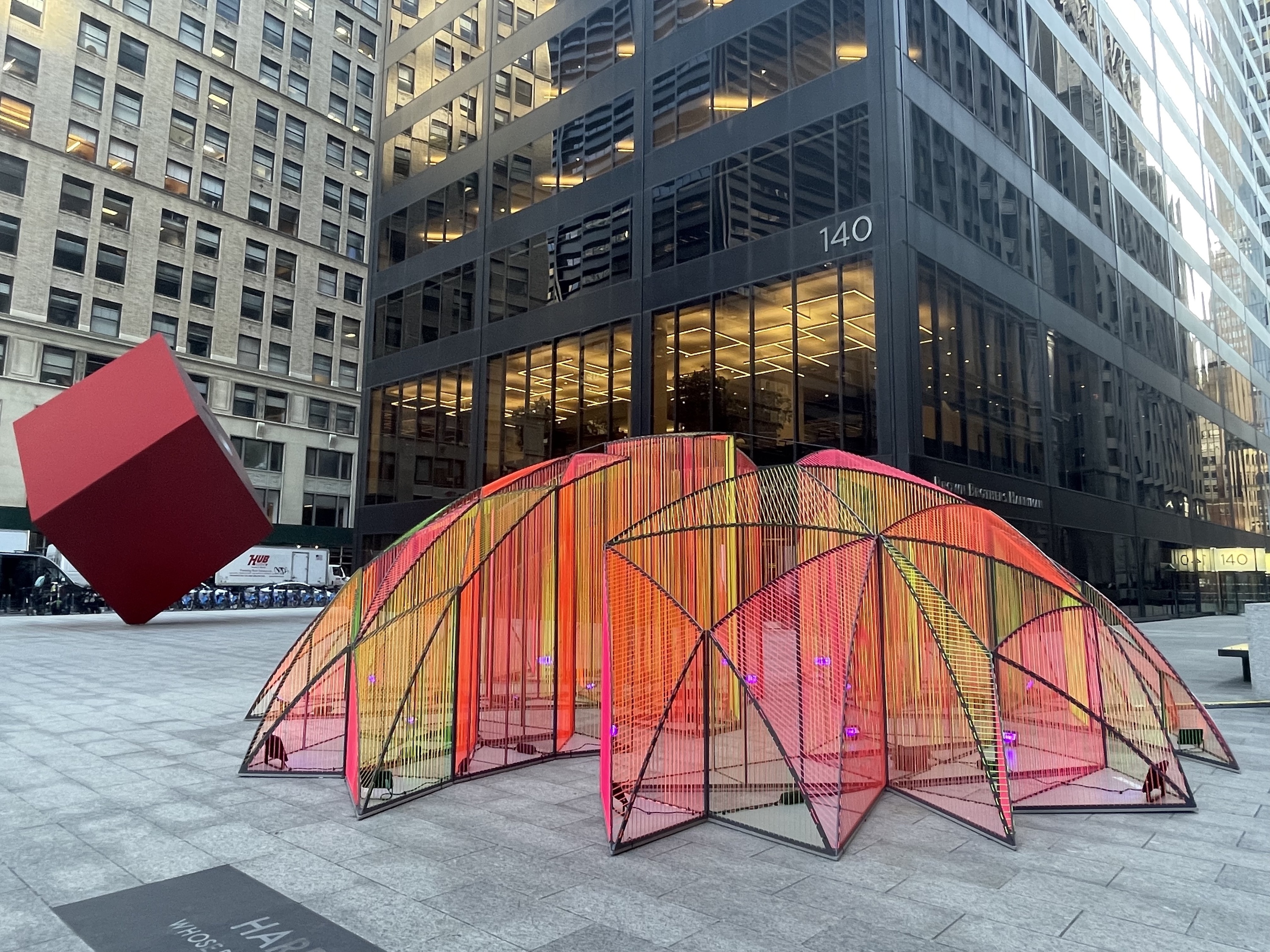 Massive color. Фостер станция Кроссрейл Кэнэри-Уорф. Canary Wharf London tube Station. Canary Wharf London tube.