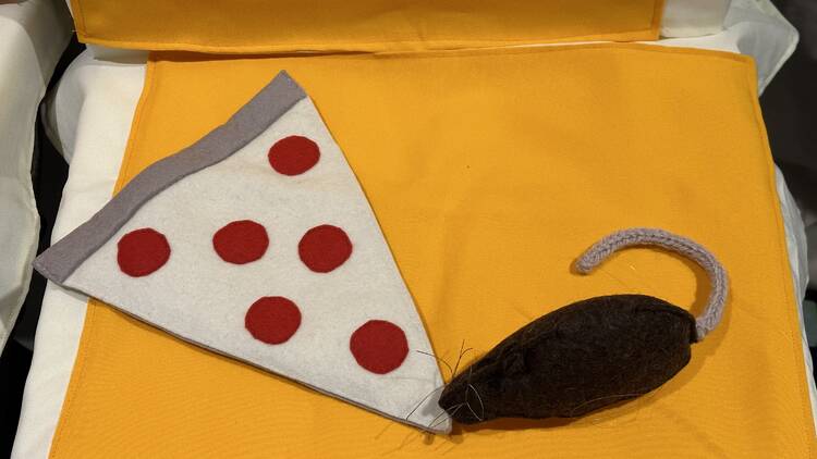 A fabric version of pizza rat.