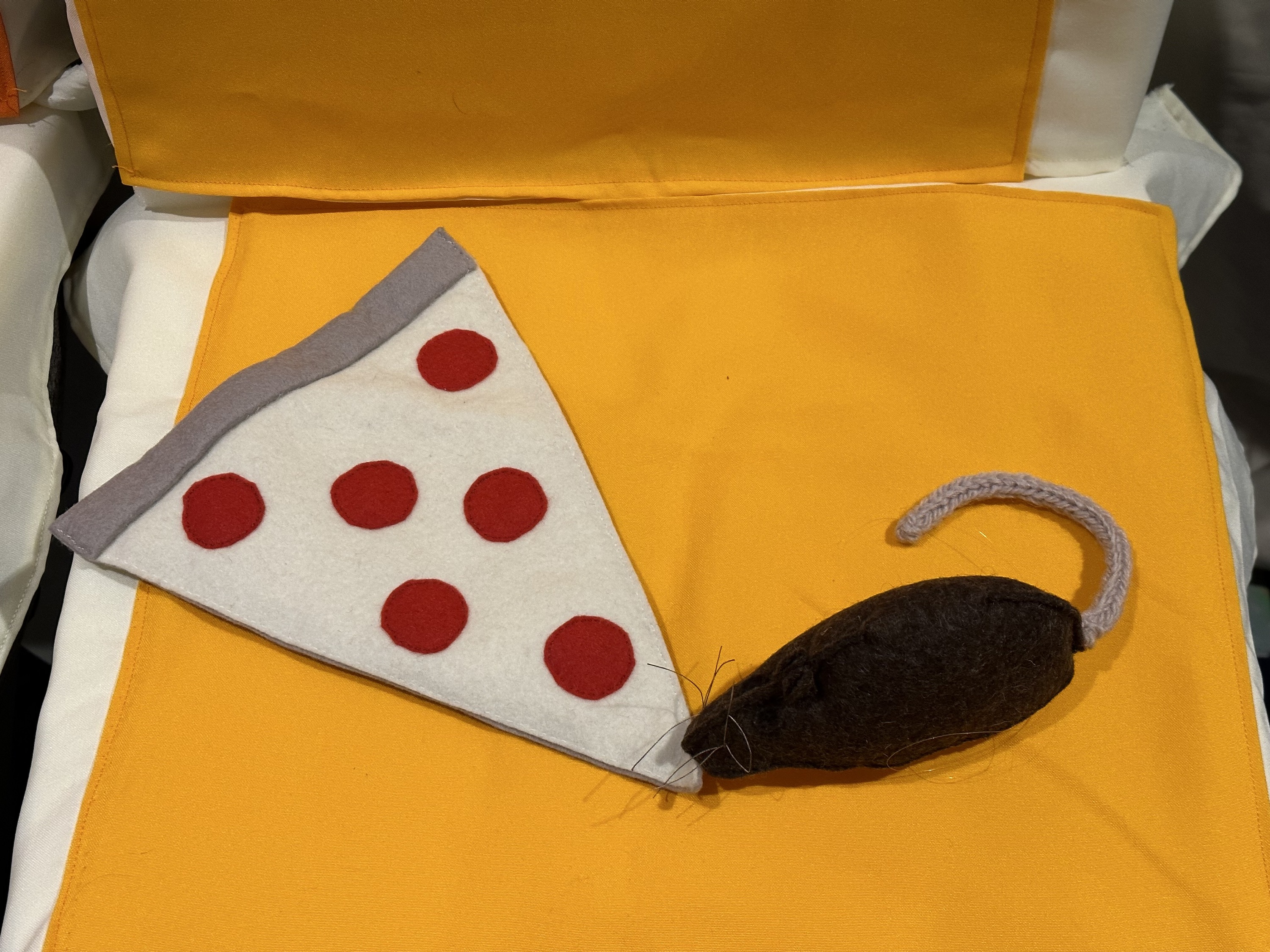 A fabric version of pizza rat.