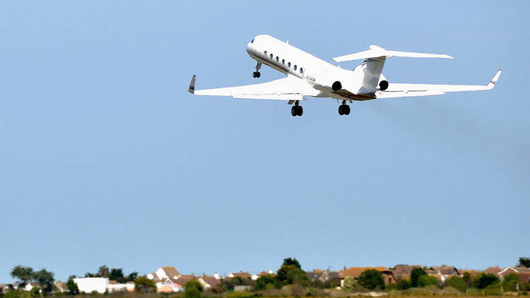 Gulfstream taking off from Lydd Airport 
