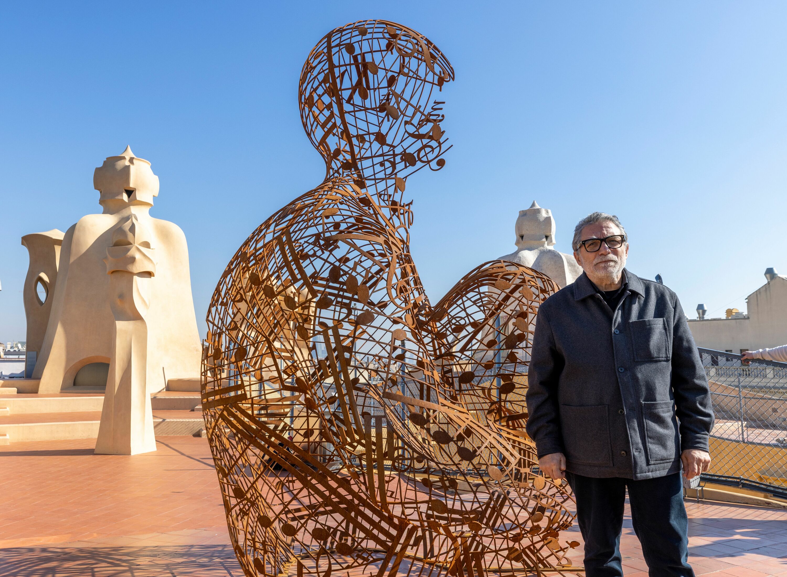 Muntatge de 'Silent music IV' de Jaume Plensa