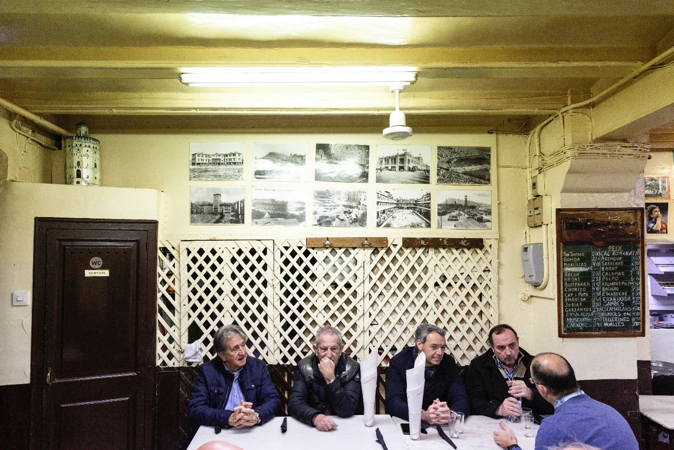 La Cova Fumada solo reserv&oacute; mesa una semana, all&aacute; por 1985