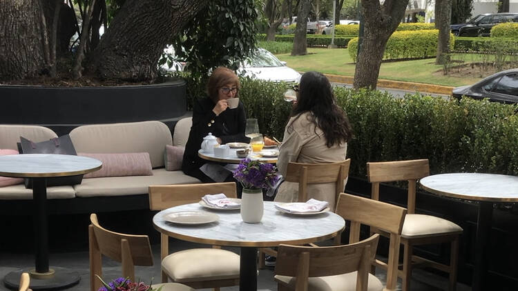 Cafetería y panadería en Lomas 