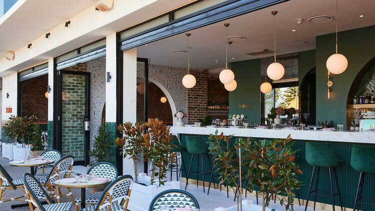 The outside bar at Barmilano