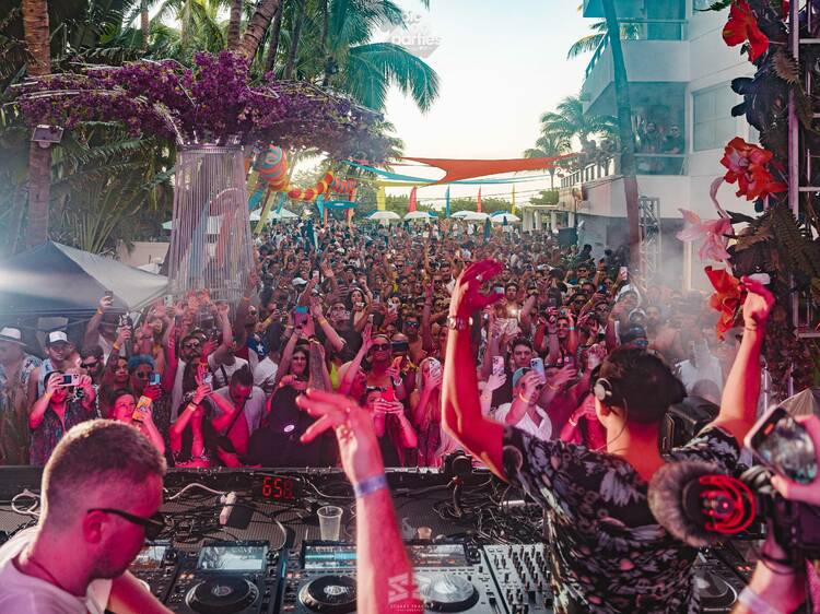 HOUSE MUSIC POOL PARTY MIAMI BEACH - FOAM PARTY - NIGHTCLUBS & MORE - 9 FEB  2020
