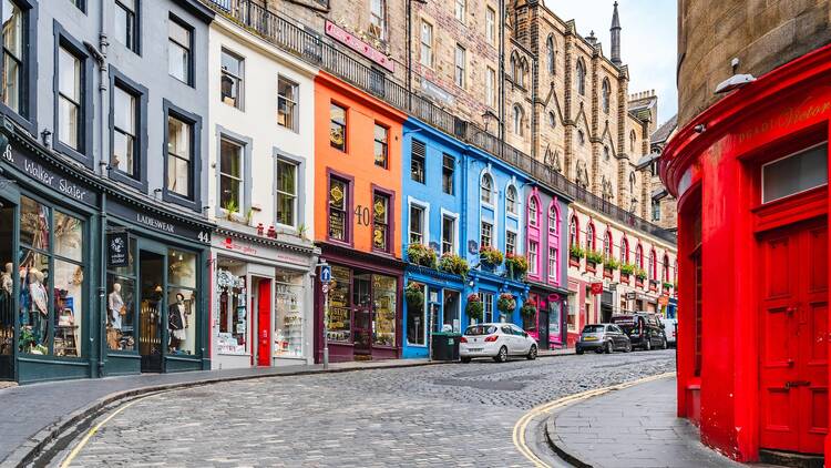 Edinburgh’s Victoria Street on a sunny day