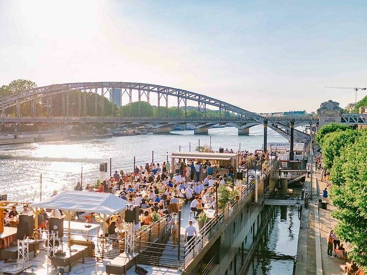 Sur la Seine, un open culinaire de 16 heures entre house, vin nature et barbecue