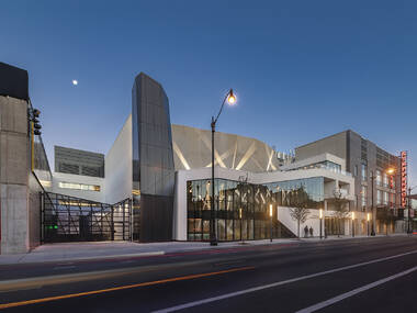 See a stellar play from the Steppenwolf Theatre See a stellar play from the Steppenwolf Theatre