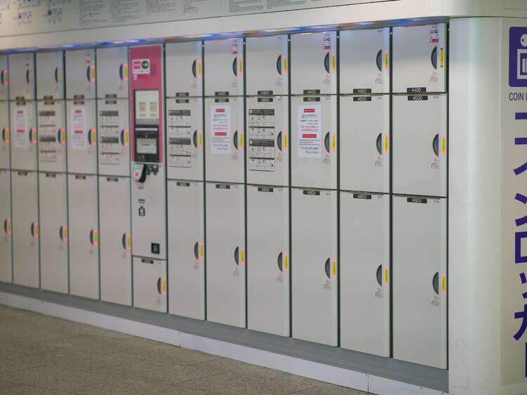 Store your luggage in lockers