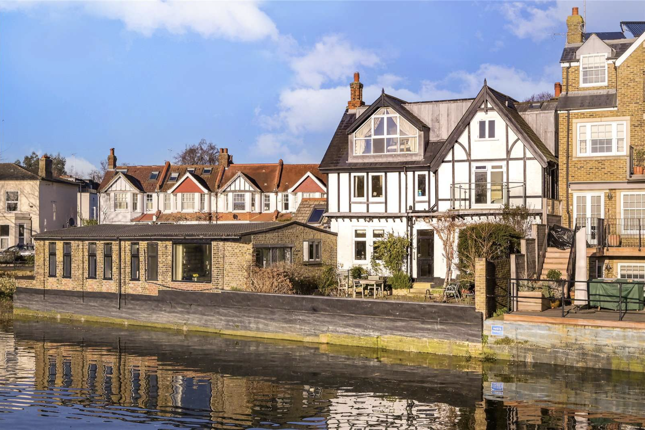 Fantasy pad alert: this Chiswick riverside home has its very own boathouse