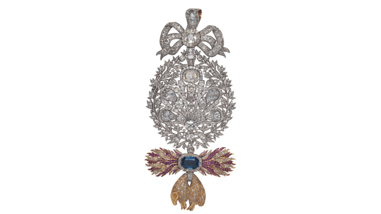 4. Uma única jóia tem 1700 diamantes