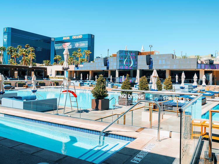 15 Best Pools in Las Vegas & Hotels with Pools