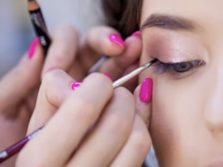 10 Best Makeup Classes in NYC for 2024