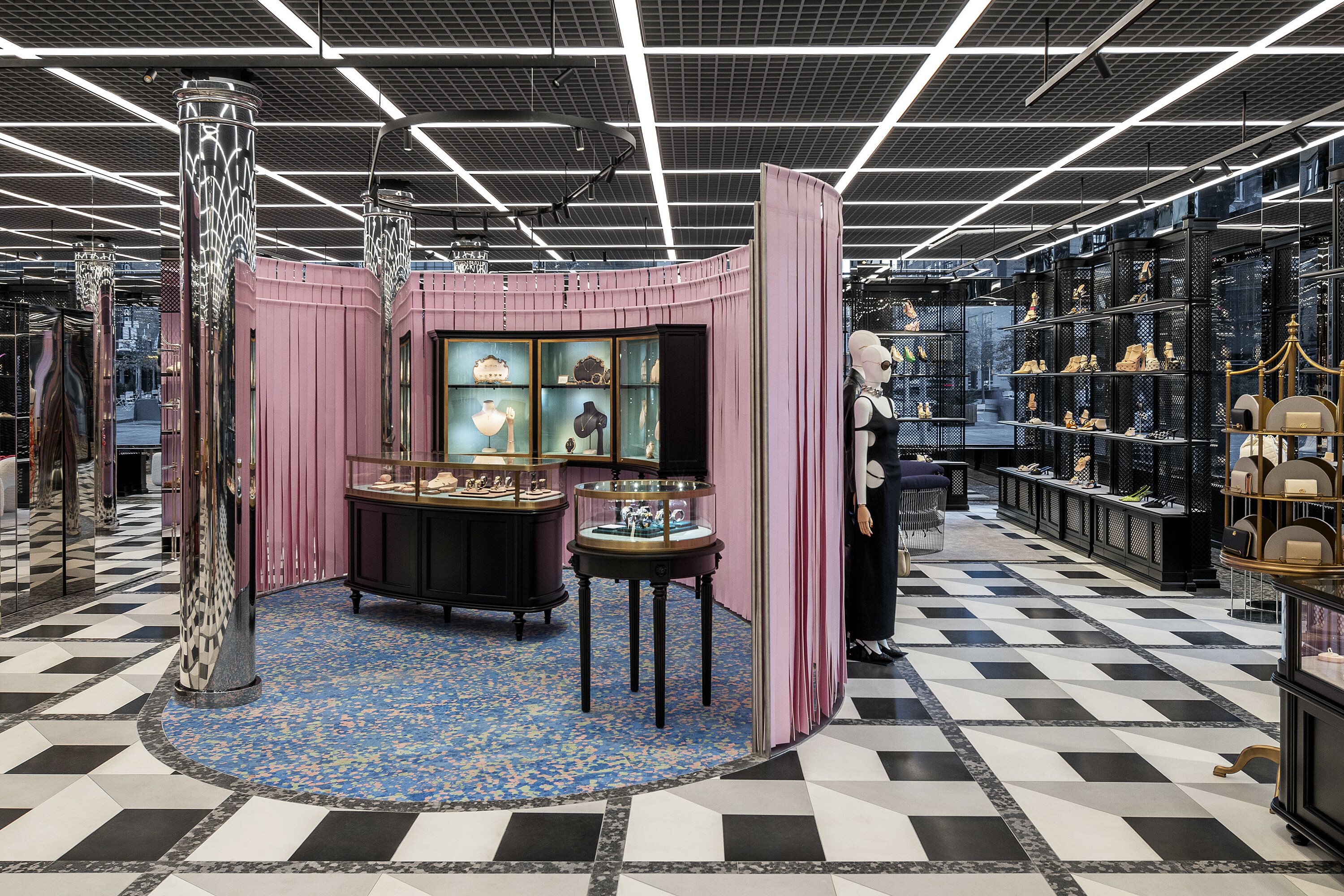 World's Largest Gucci Store: Gucci New York Fifth Avenue Flagship