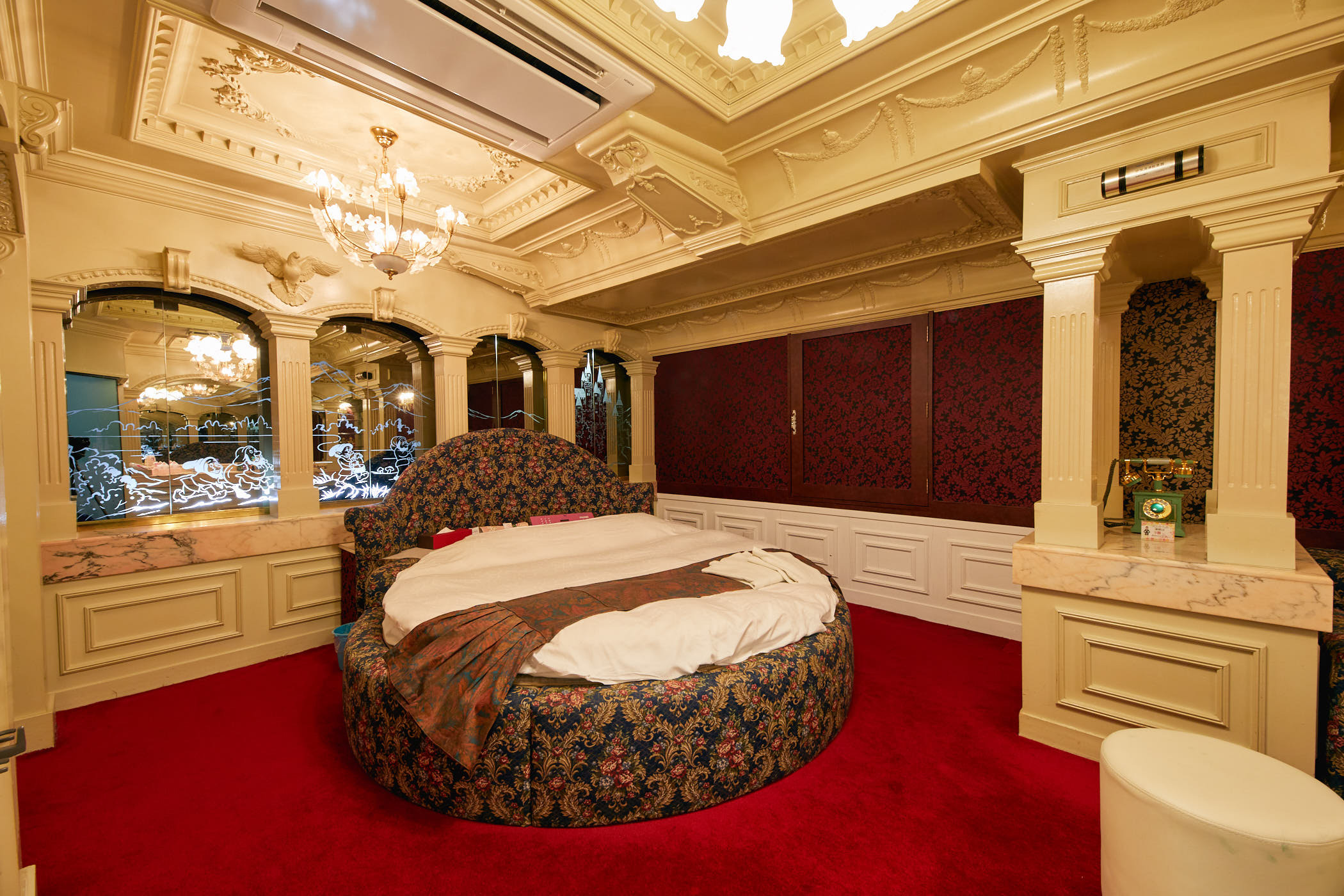 昭和レトロ ラブホテルの室内 ホテル ザ・ウェーブ