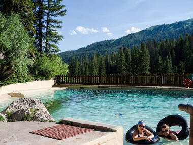 13 Best Natural Hot Springs In the US to Relax and Unwind