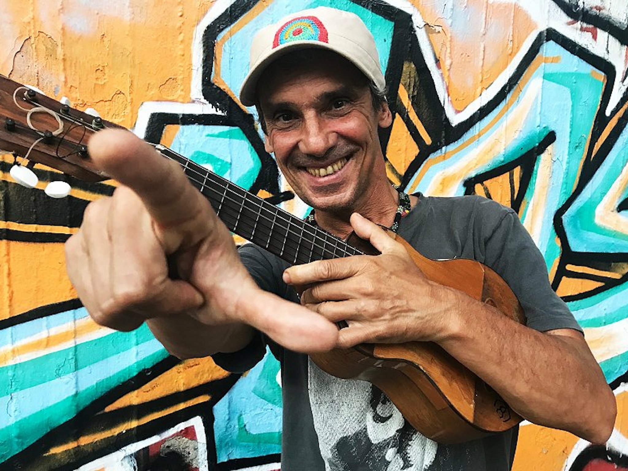 Manu chao viva tu 2025. Ману чао. ману чао барселона. manu chao - manu chao &amp; friends (2011).