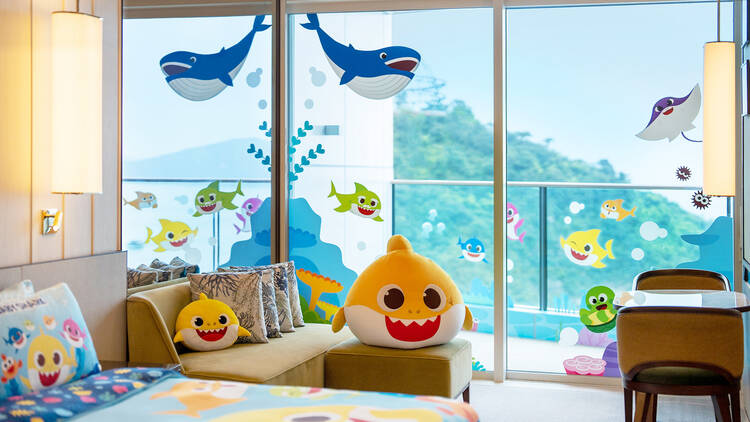 富麗敦海洋公園酒店與 The Pinkfong Company 打造 Baby Shark 卡題主題酒店住宿禮遇。