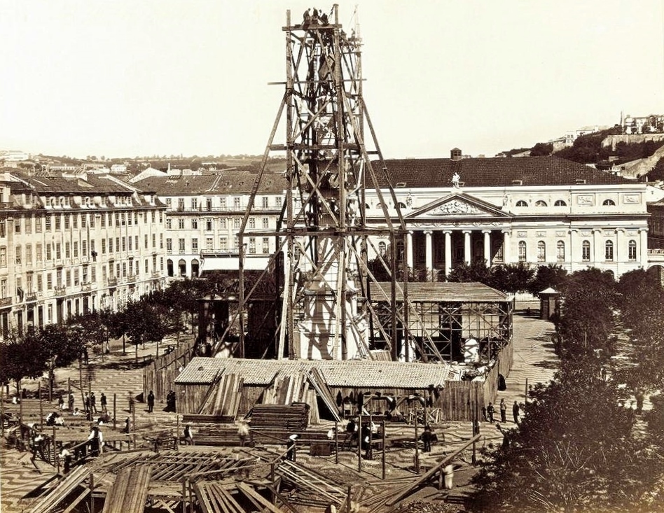 O Pátio das Antigas: A estátua de D. Pedro IV em construção