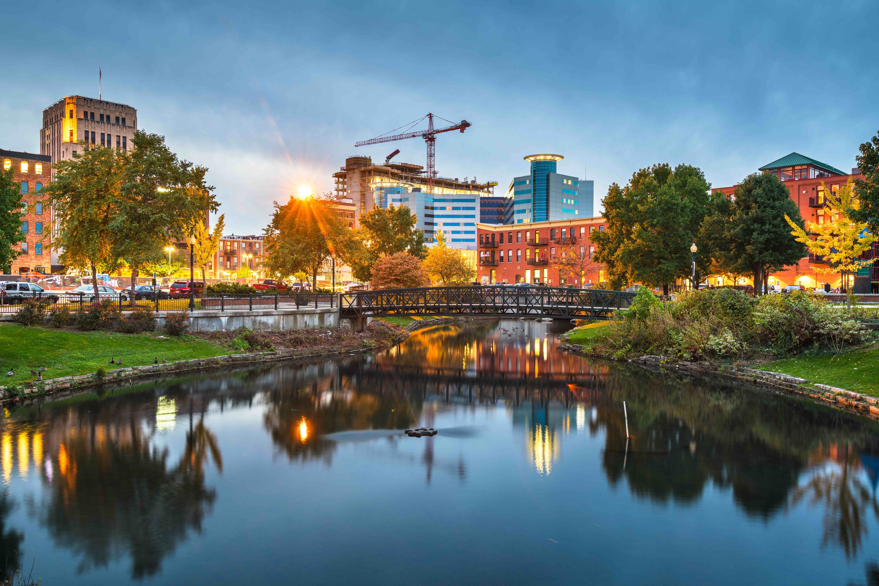 Louisville at night: City doesn't go to sleep when sun goes down