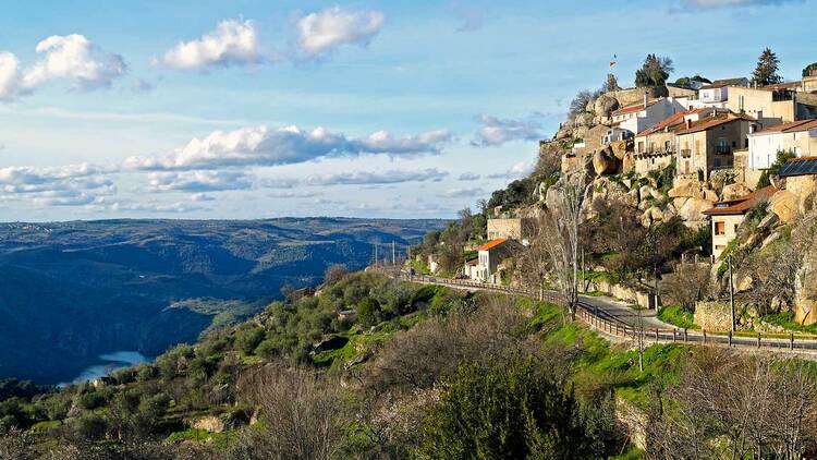 Fermoselle, el pueblo de las mil bodegas